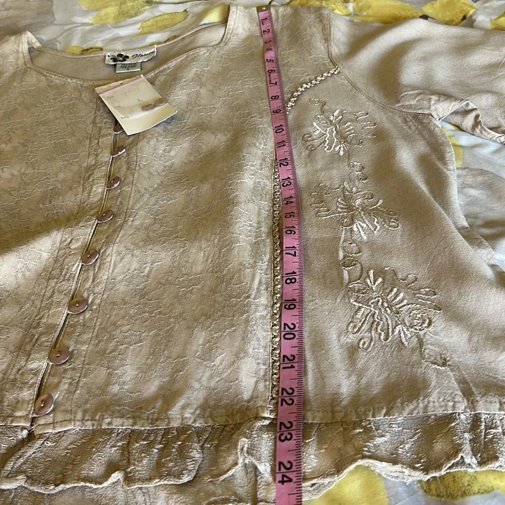 FLOWER | NWT | TOP | LARGE | BOHO | DRESSY | TAUPE
